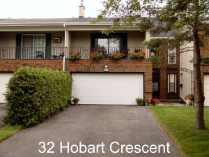 32 Hobart Cr